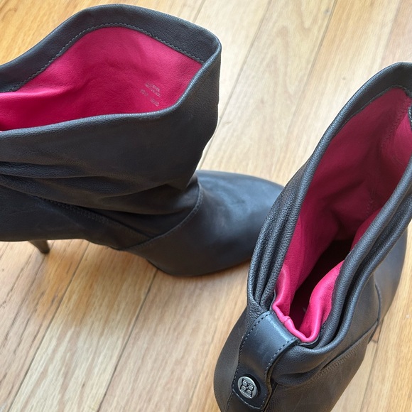 Elegant Gray Leather Ankle Boots - Picture 11 of 12